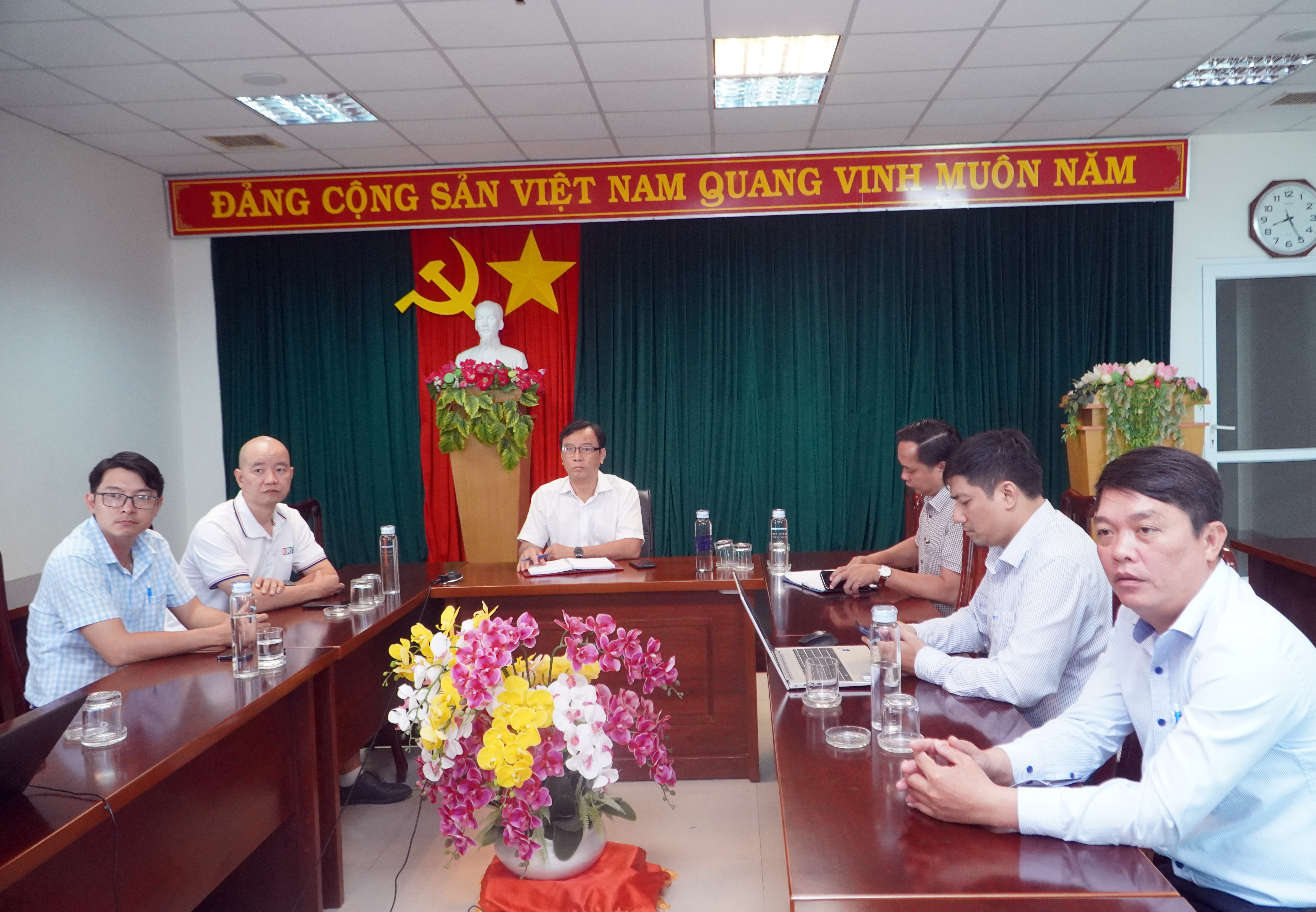 Conference scene at the Ba Ria-Vung Tau province bridge.