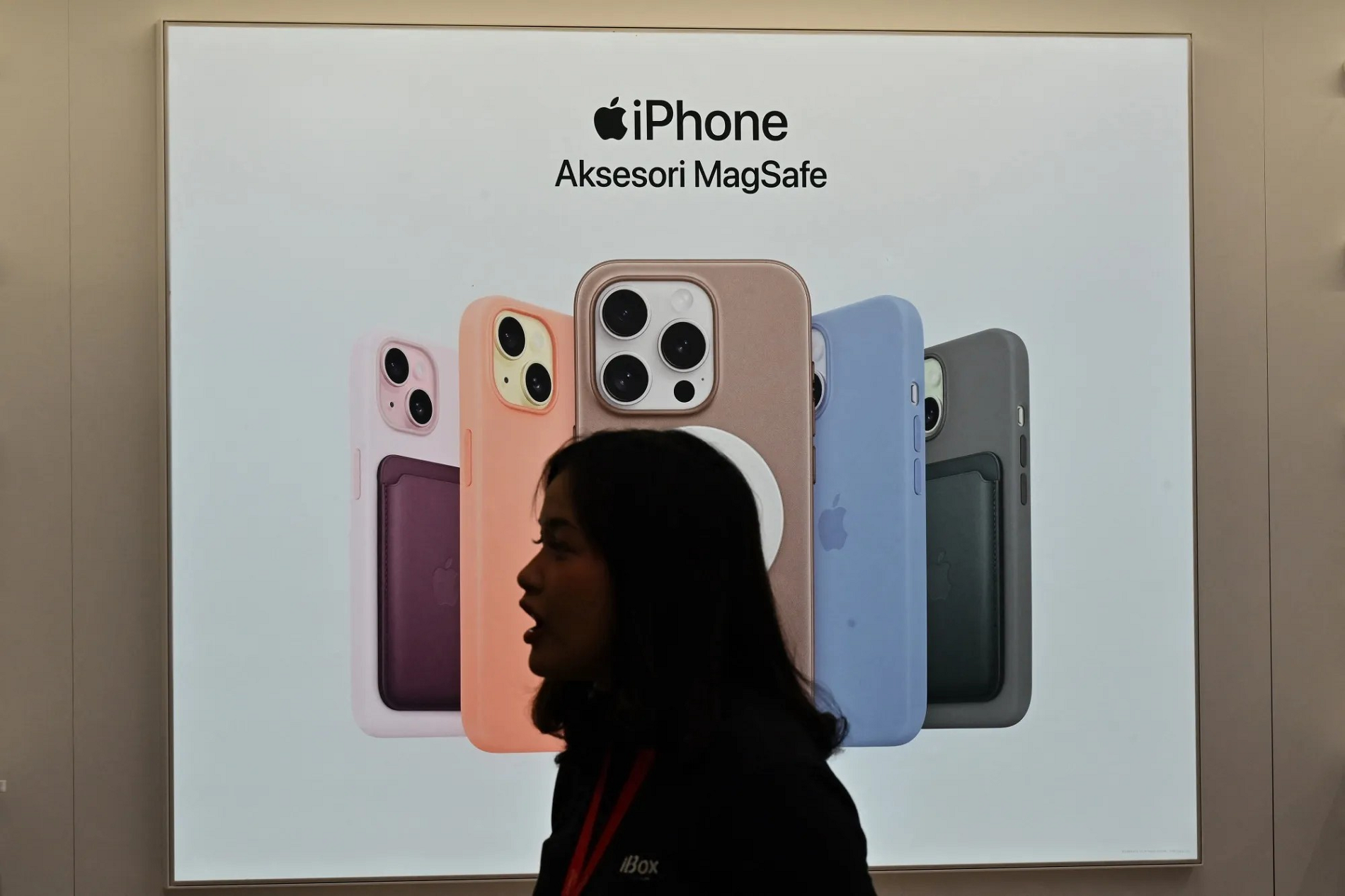 アップル iPhone ブルームバーグ