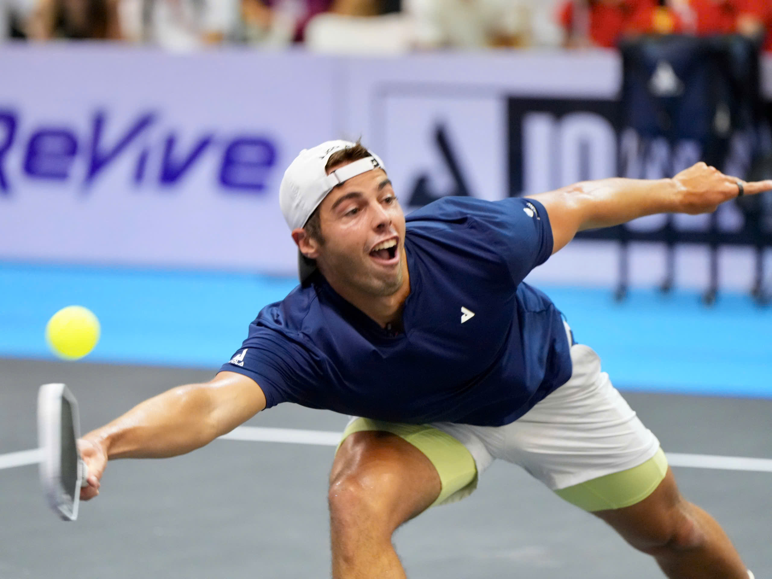 Thú vị tay vợt số 1 Ben Johns… làm thầy huyền thoại Andre Agassi chơi pickleball - Ảnh 4.