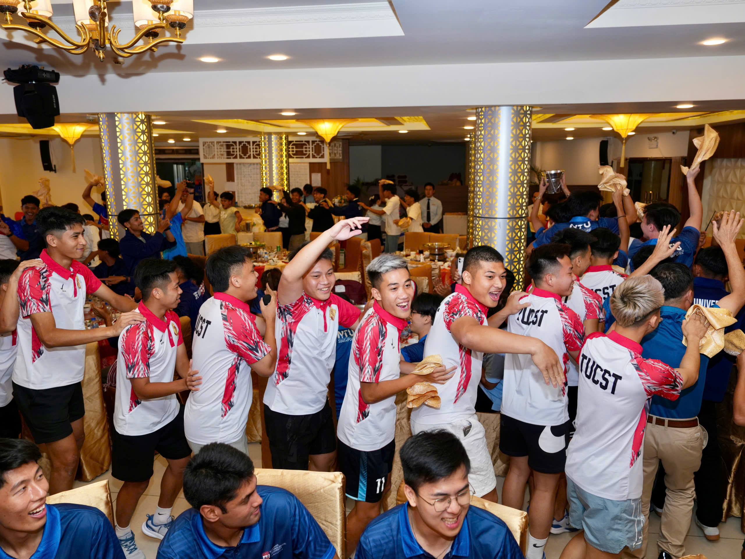 Cầu thủ sinh viên Việt Nam, Singapore, Lào, Campuchia, Malaysia: Gắn kết như anh em một nhà- Ảnh 14.