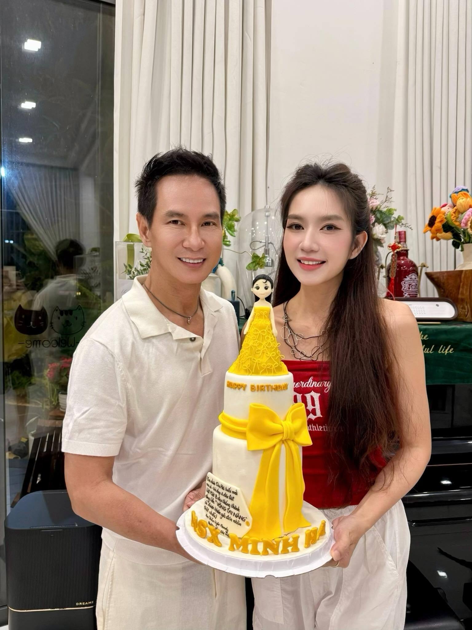 តារាវៀតណាម ថ្ងៃទី 28 ខែមិនា៖ ហុង ញុង មានសុទិដ្ឋិនិយមអំពីការព្យាបាលជំងឺមហារីក ផៅ ទៅវិស្សមកាលដើម្បីអបអរសាទរ 'ឈានដល់កំពូល' - 9