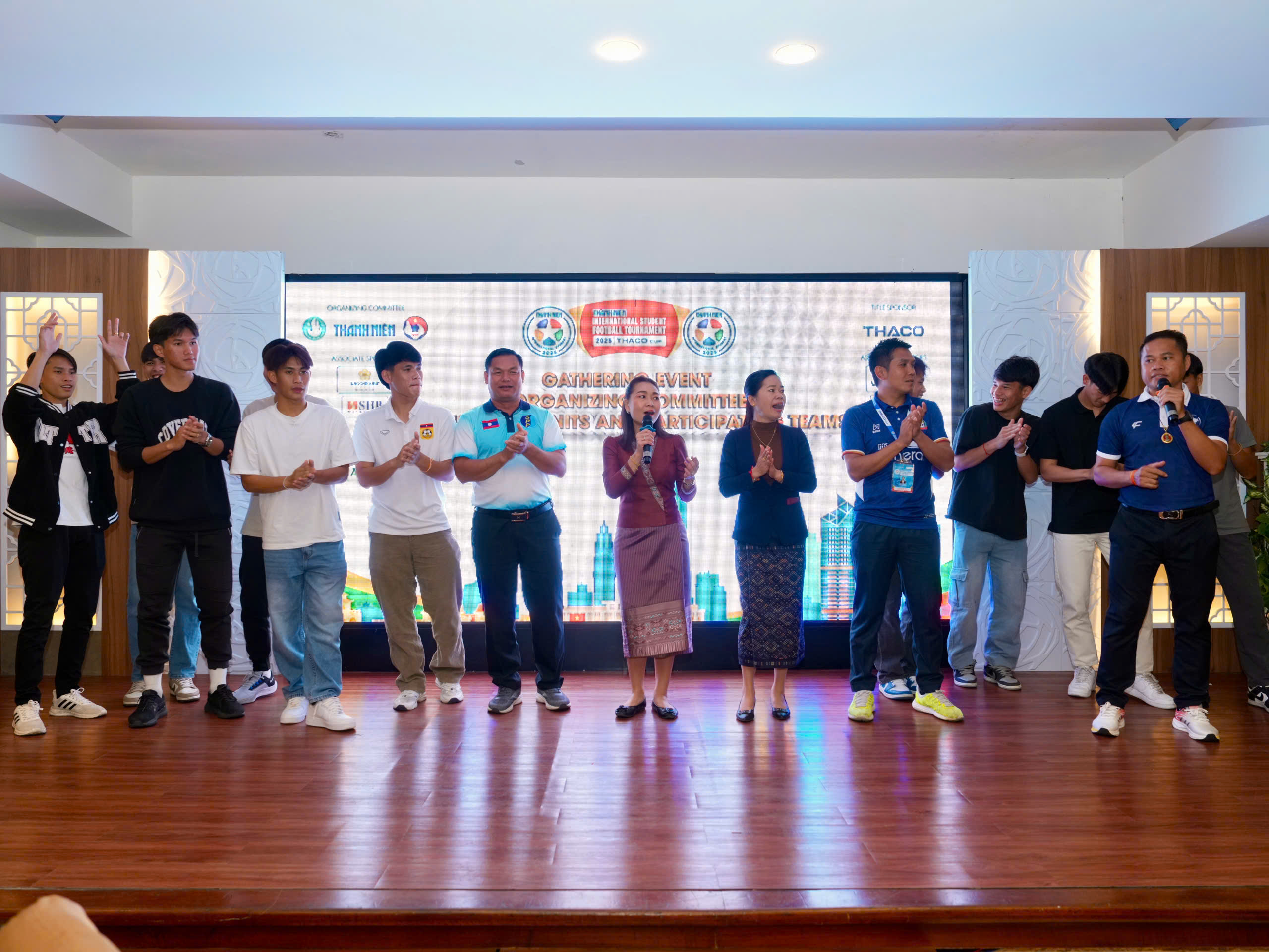 Cầu thủ sinh viên Việt Nam, Singapore, Lào, Campuchia, Malaysia: Gắn kết như anh em một nhà- Ảnh 9.
