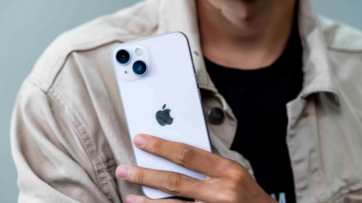 iPhone 14 표준 버전.