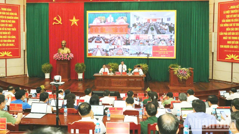 Hau Giang implementa eficazmente la política de racionalización del aparato organizativo foto 2
