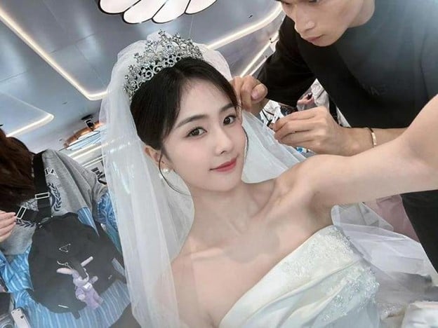 Bạch Lộc xinh đẹp khi khoác lên mình chiếc váy cô dâu- Ảnh 3.