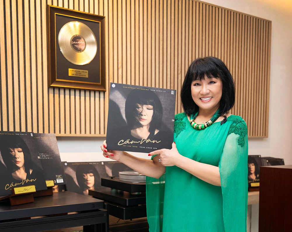 Singer Cam Van and the vinyl album 