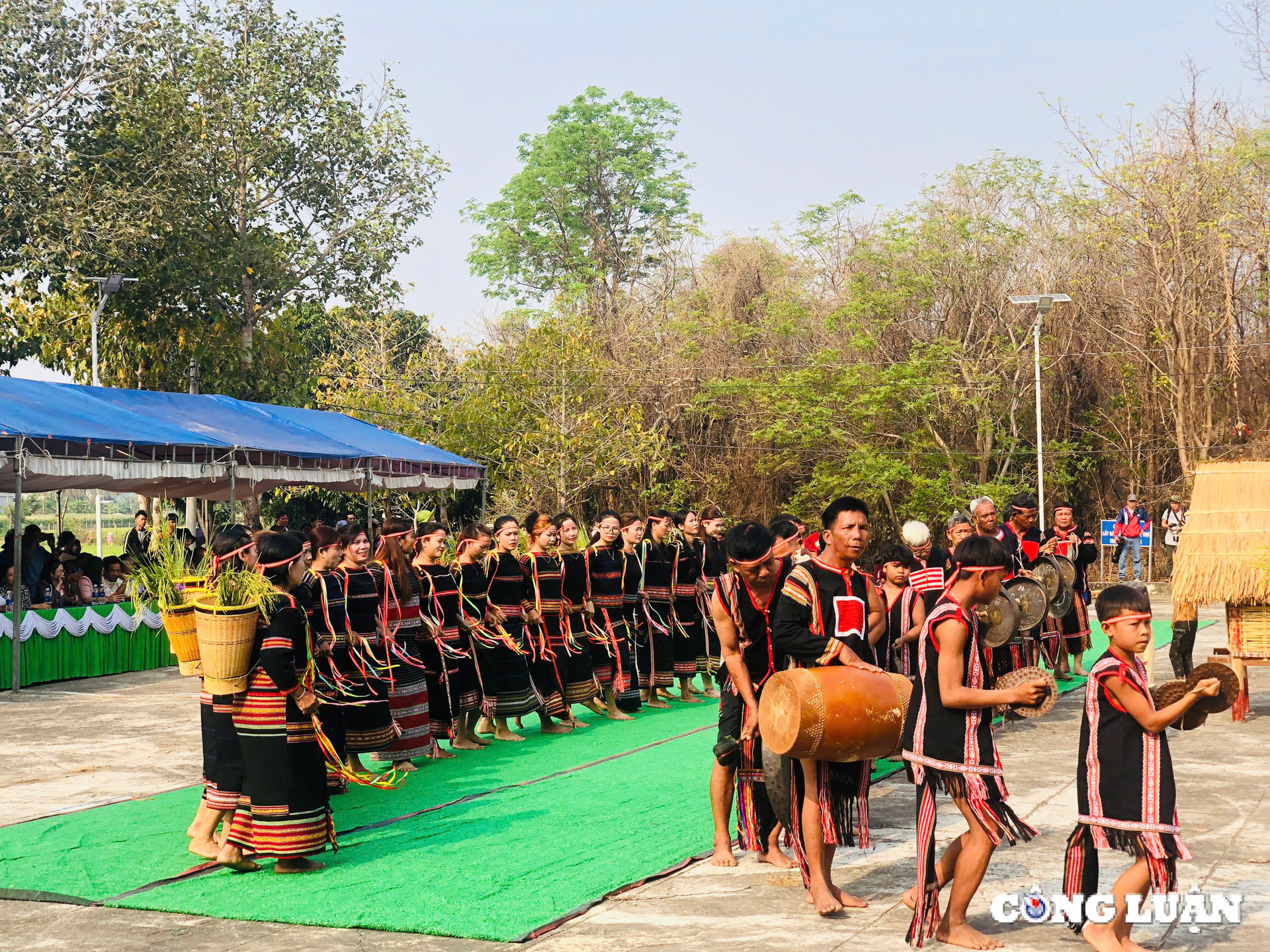 신들의 산에서 제물을 바치고 요구하는 독특한 축제, Gia Lai, 이미지 10