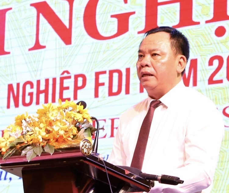 Chủ tịch UBND tỉnh Võ Tấn Đức chỉ đạo tại hội nghị. Ảnh: B.Nguyên