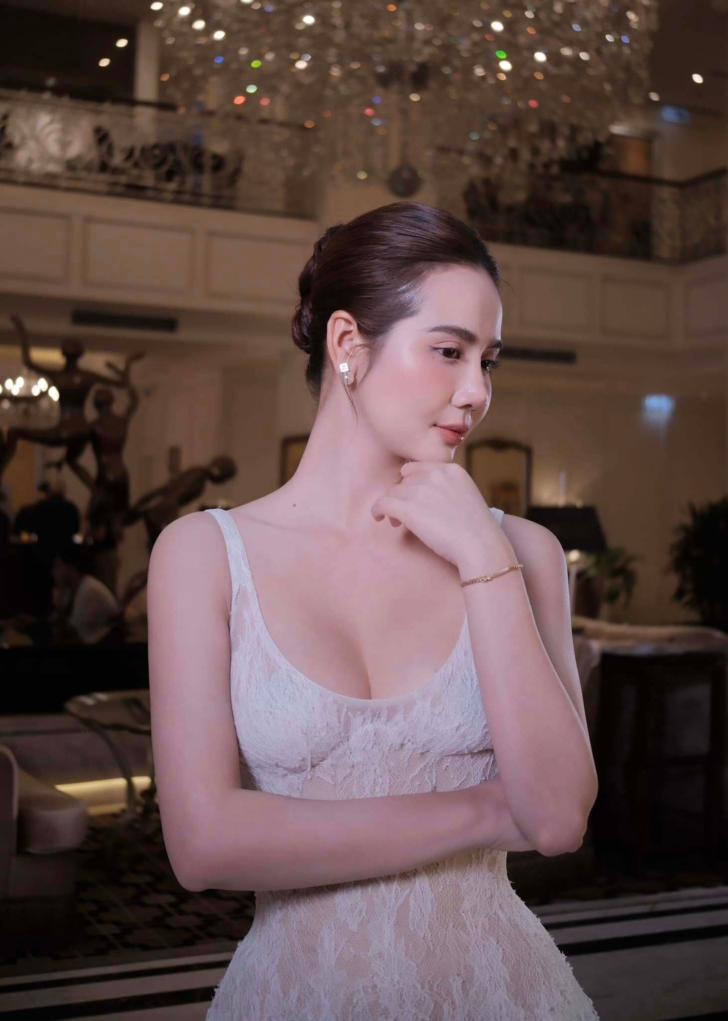 តារាវៀតណាម ថ្ងៃទី 28 ខែមិនា៖ Hong Nhung មានសុទិដ្ឋិនិយមអំពីការព្យាបាលជំងឺមហារីក Phao ទៅវិស្សមកាលដើម្បីអបអរសាទរ 'ឈានដល់កំពូល' - 14