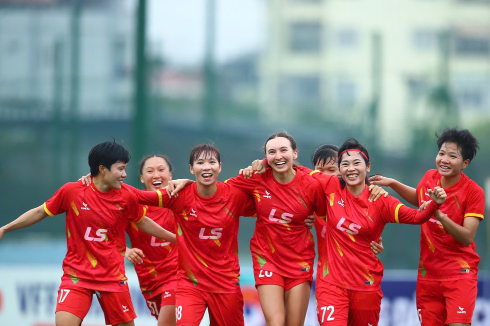Quả bóng vàng nữ Thùy Trang và Chelsea Lê bùng nổ, đội nữ TP.HCM thắng đậm- Ảnh 4.