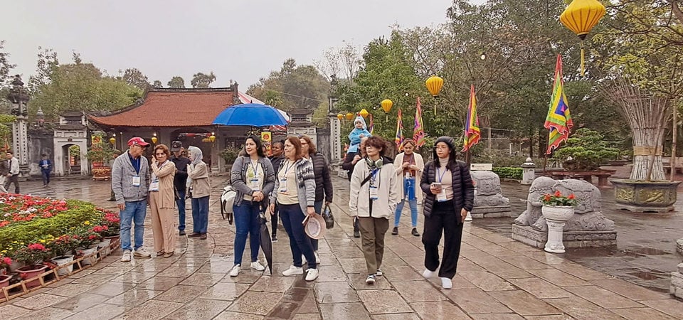 International tourists visit Hai Ba Trung Temple (Me Linh). Photo: Hoai Nam