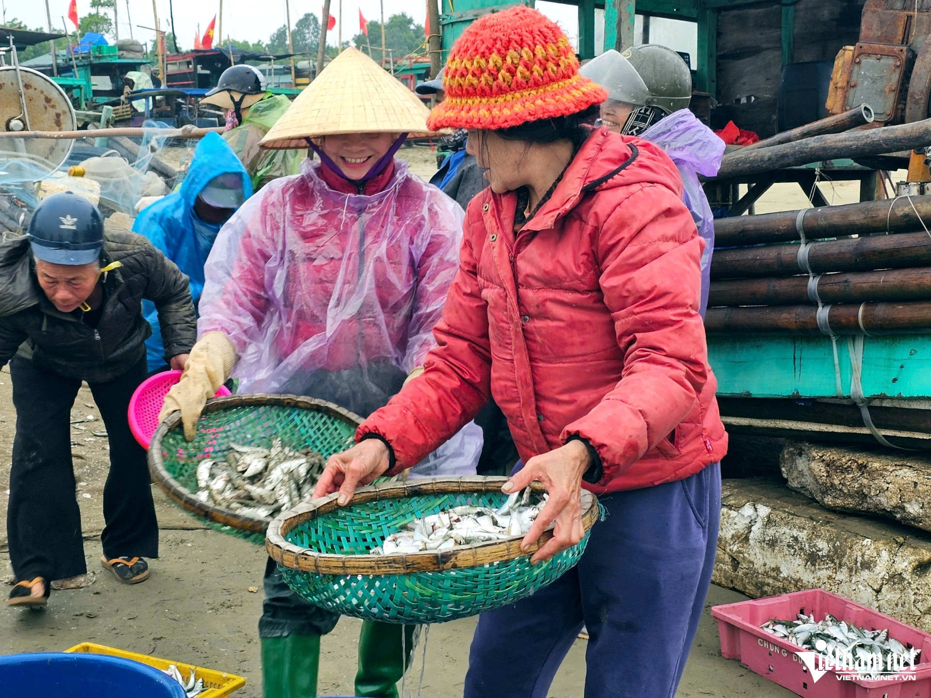 W-a3Tired hands removing herring.jpg