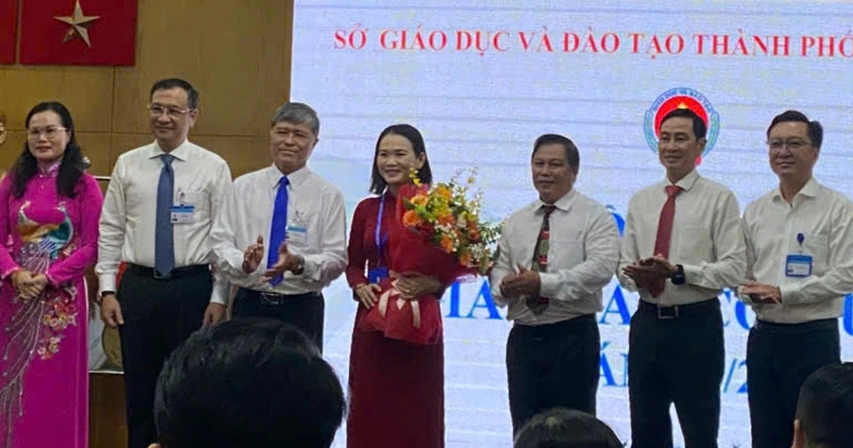Anuncian una serie de nuevos miembros del personal en el Departamento de Educación y Capacitación de Ciudad Ho Chi Minh después de la fusión
