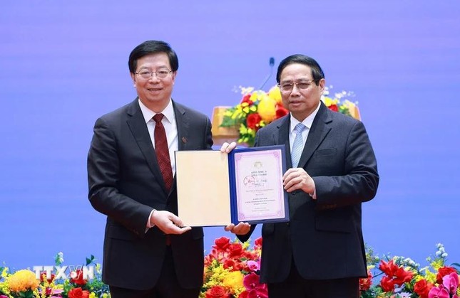 中国の清華大学がファム・ミン・チン首相に「名誉教授」の称号を授与 写真1