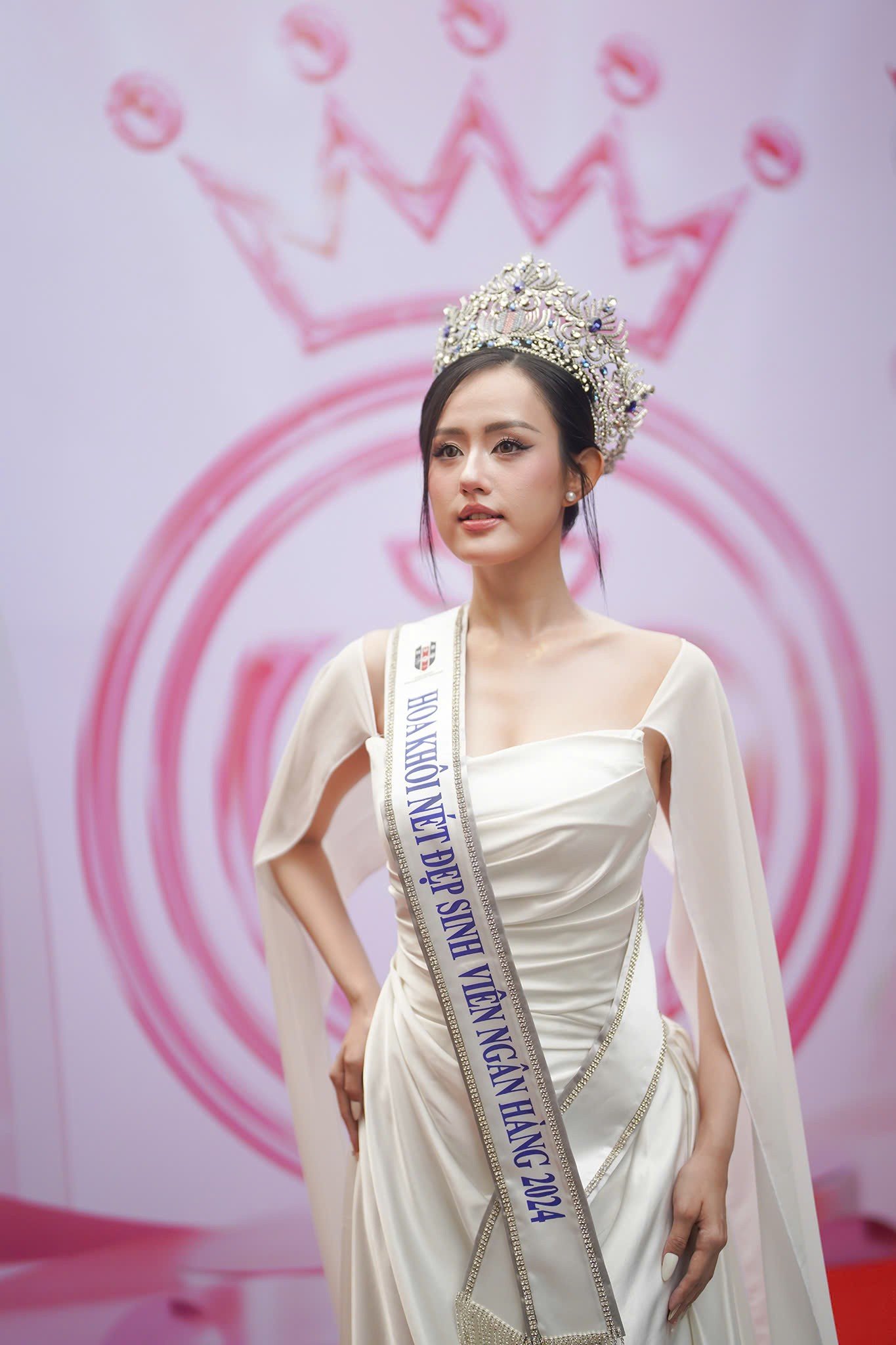 日本全国送料無料商品人気ランキング ミス・ベトナムの募集で美人女王が何百万もの交流を集める ジャージ