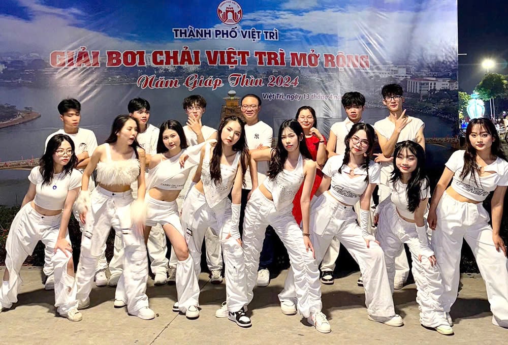 កន្លែងដែលស្នេហាសិល្បៈហោះហើរ