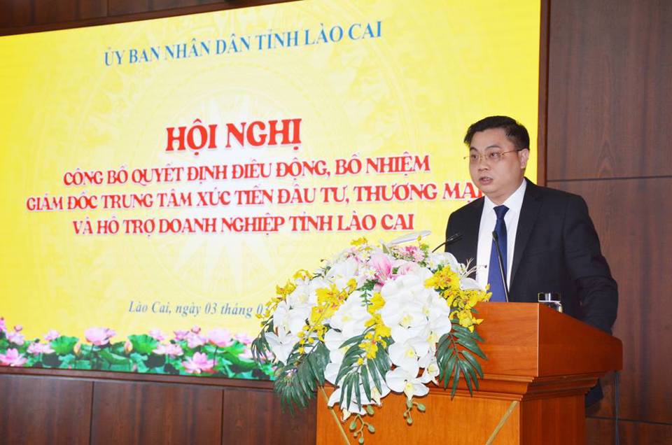 នាយកថ្មីនៃមជ្ឈមណ្ឌលជំរុញការវិនិយោគ ពាណិជ្ជកម្ម និងគាំទ្រសហគ្រាសខេត្ត Lao Cai លោក Hoang Kim Ngoc ថ្លែងសុន្ទរកថាទទួលយកការចាត់តាំងនេះ។