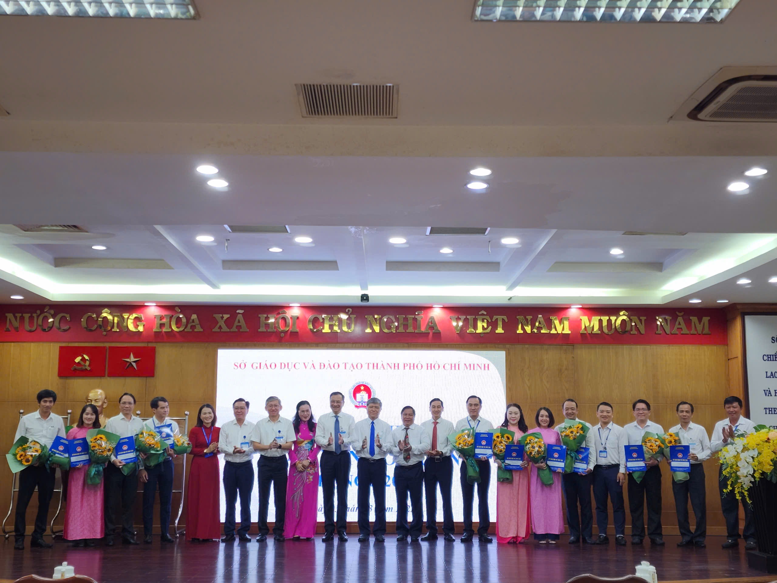 TP HCM: Công bố hàng loạt quyết định nhân sự mới tại Sở GD-ĐT- Ảnh 2.