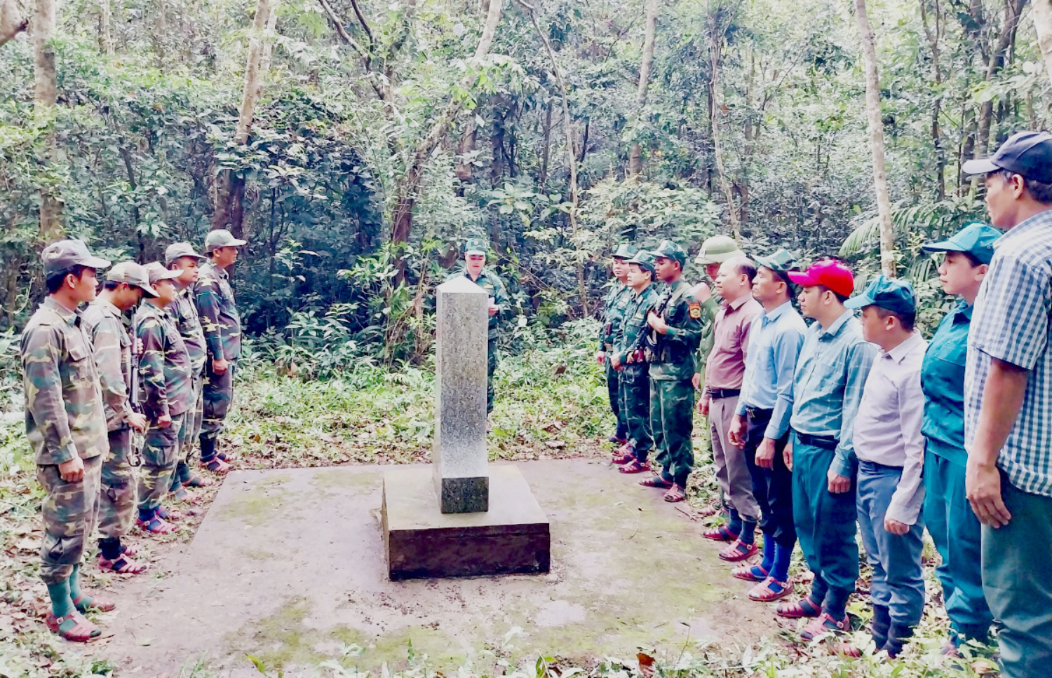 Vững vàng trên hai trận tuyến