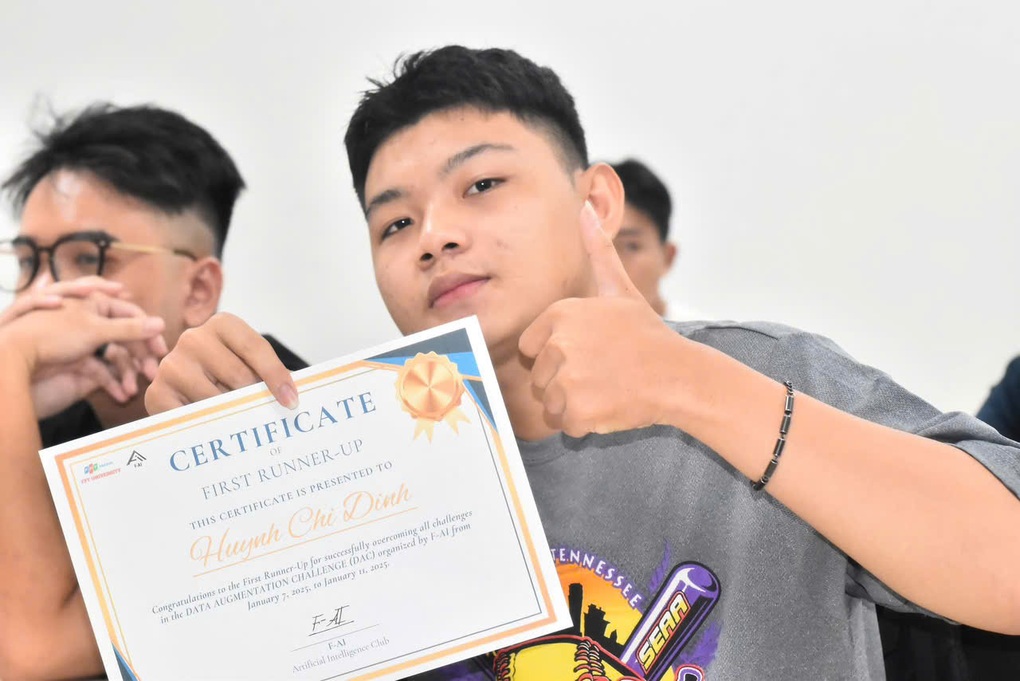 900 suất học bổng trao cho học sinh THPT tài năng ở các địa phương khó khăn - 2