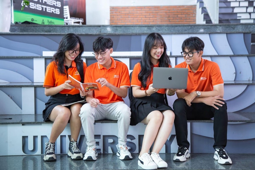 900 suất học bổng trao cho học sinh THPT tài năng ở các địa phương khó khăn - 1