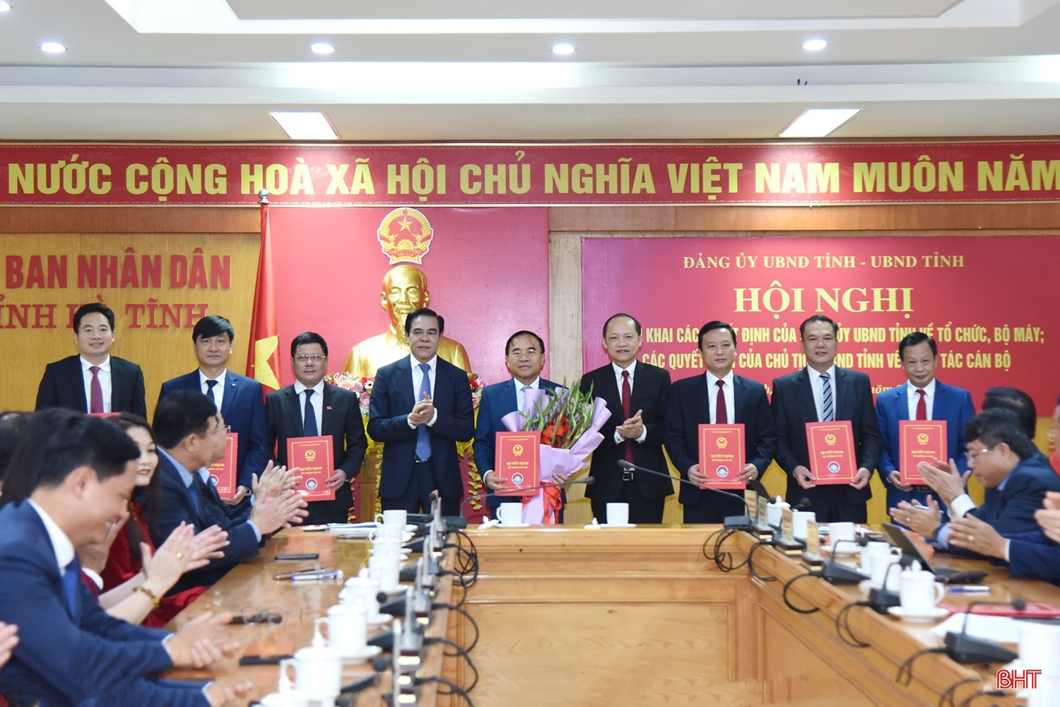 Nghe An과 Ha Tinh, 합병 후 새 부서장 임명