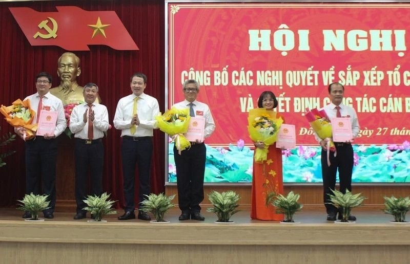 Directeur du département des finances de Dong Nai_Ministre des finances Huong Binh.jpg