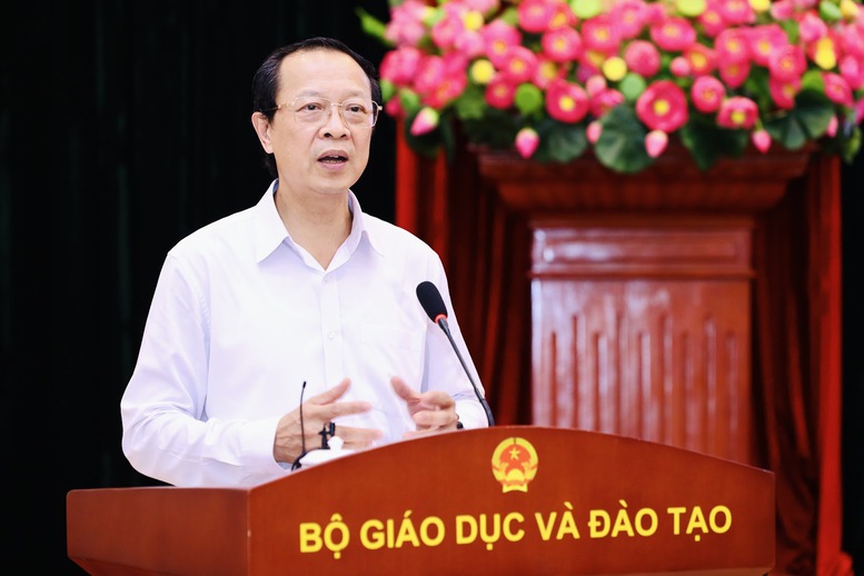 Bộ Giáo dục và Đào tạo chỉ đạo tổ chức kỳ thi tốt nghiệp THPT và tuyển sinh đầu cấp năm 2025- Ảnh 2.