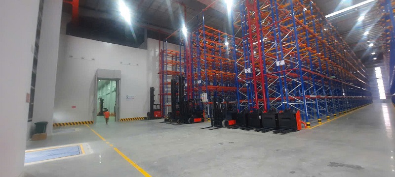 with an area of 26,000 m2, capacity of 30,000 pallet positions, integrated cold storage system, distribution warehouse, complex warehouse, and 23 modern raised floors