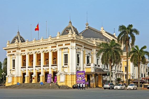 The Opera House has become a cultural heritage of the Capital. (Photo: Ivivu)