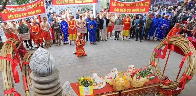 Tưng bừng lễ hội truyền thống đền Trấn Vũ ảnh 2
