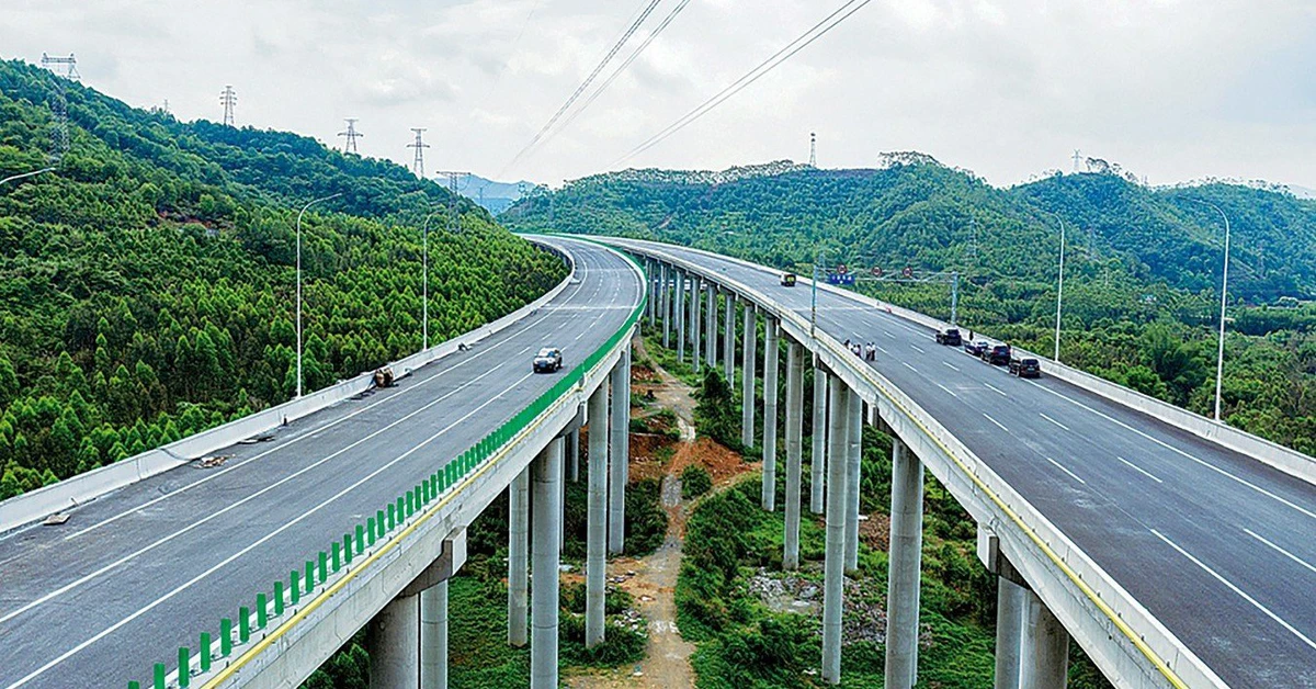 Unternehmen schlagen Lösungen zum Bau von Schnellstraßen und Viadukten vor