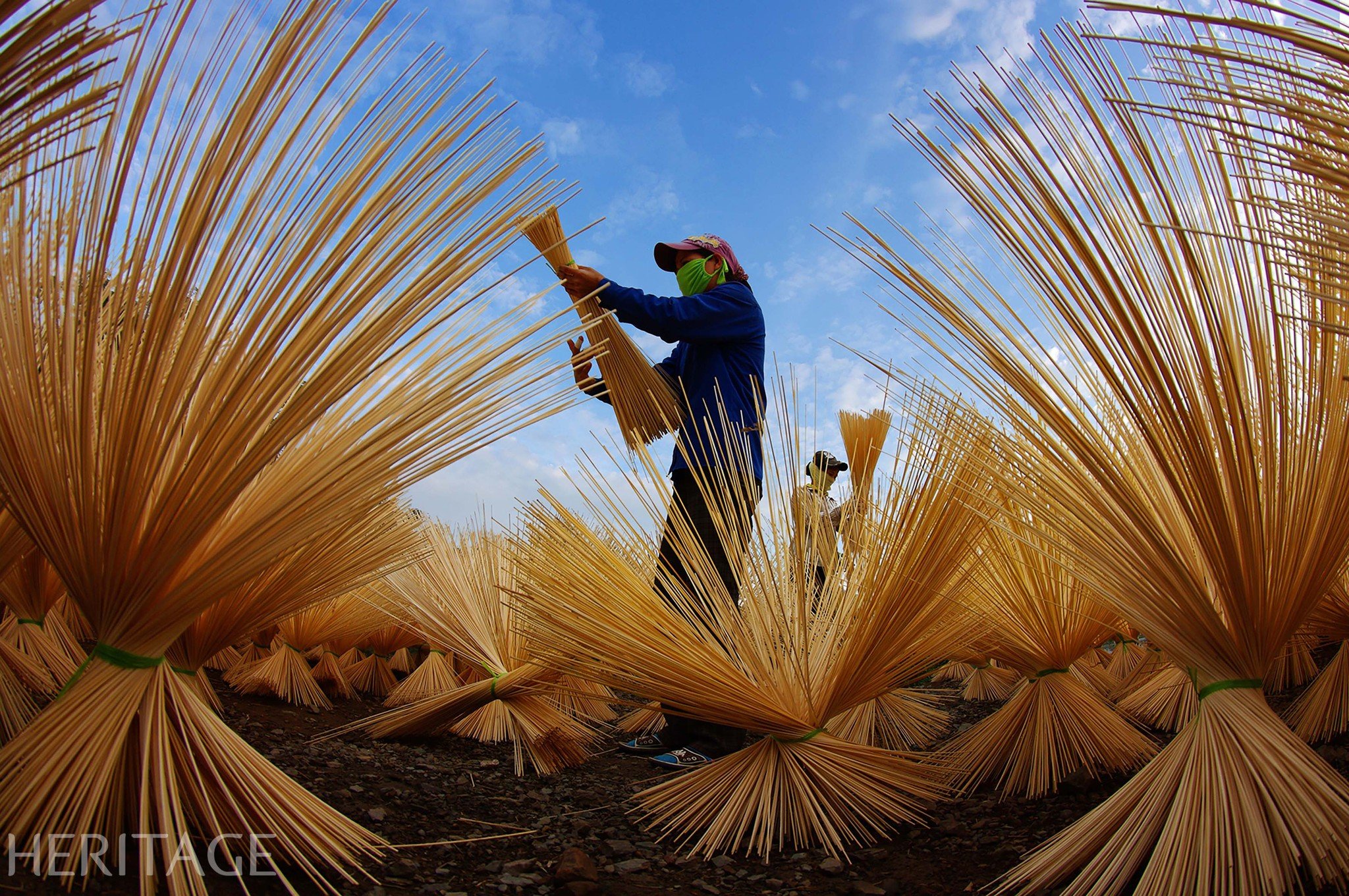 The beauty of Vietnamese craft villages through the perspective of photographer Le Huy