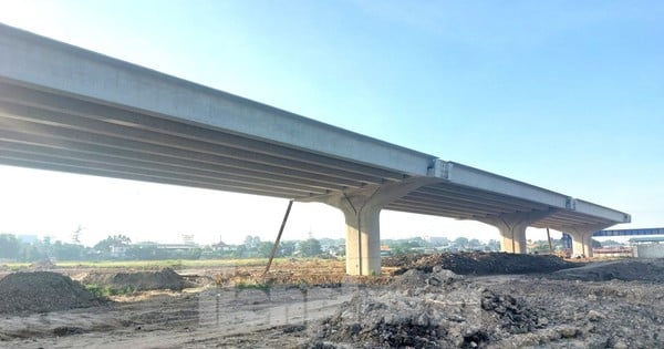 Die erste Überführung auf dem Highway 13 in der Provinz Binh Duong wurde enthüllt.