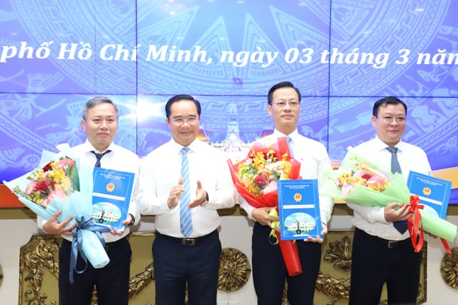 Chủ tịch TPHCM điều động, bổ nhiệm nhiều cán bộ chủ chốt ảnh 1