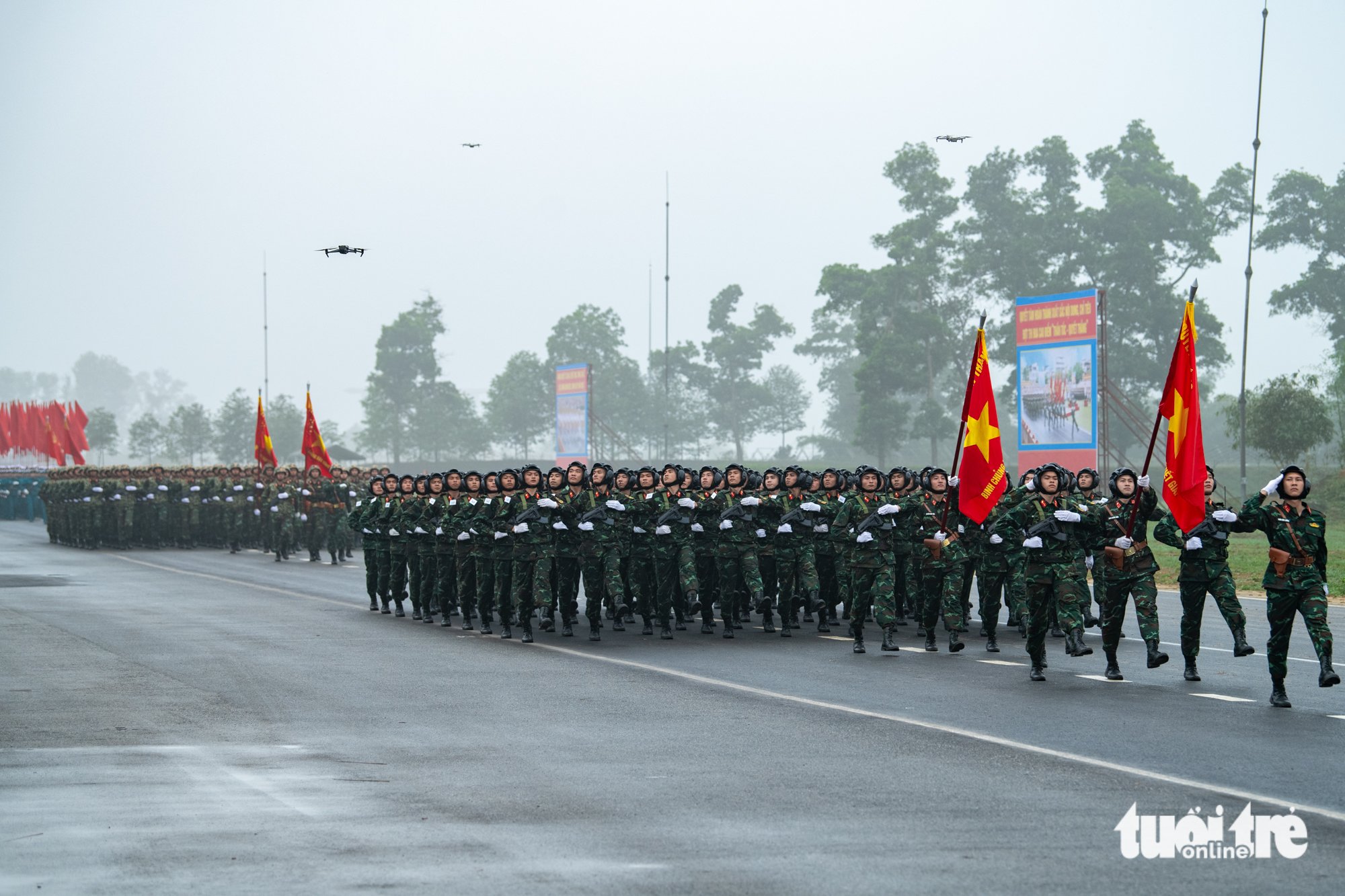 Diễu binh, diễu hành thể hiện sự chính quy, sức mạnh của quân đội sau 50 thống nhất đất nước - Ảnh 1.