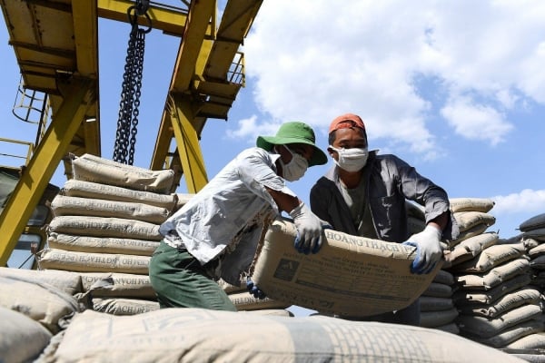 Philippines imposes import tax on cement, what does the trade recommend?