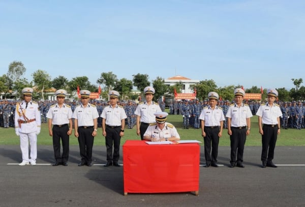 La Armada inició simultáneamente el entrenamiento.