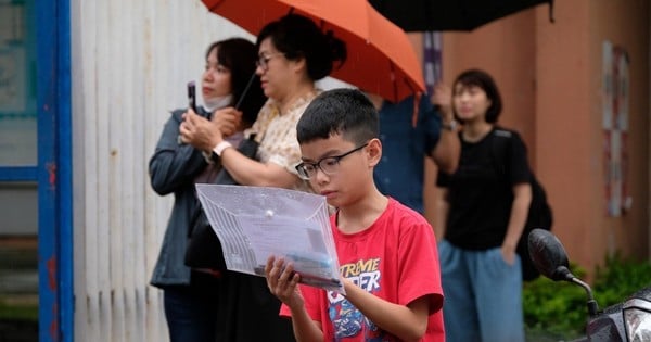 Parents 'looking forward' to the return of secondary school at Hanoi Amsterdam High School for the Gifted