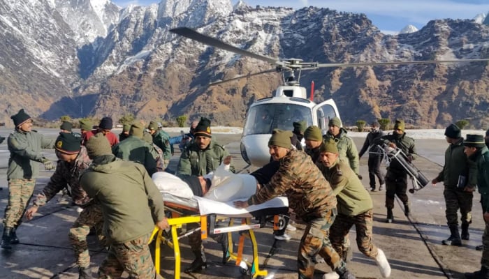 Des ouvriers survivent 36 heures après avoir été piégés par une avalanche en Inde