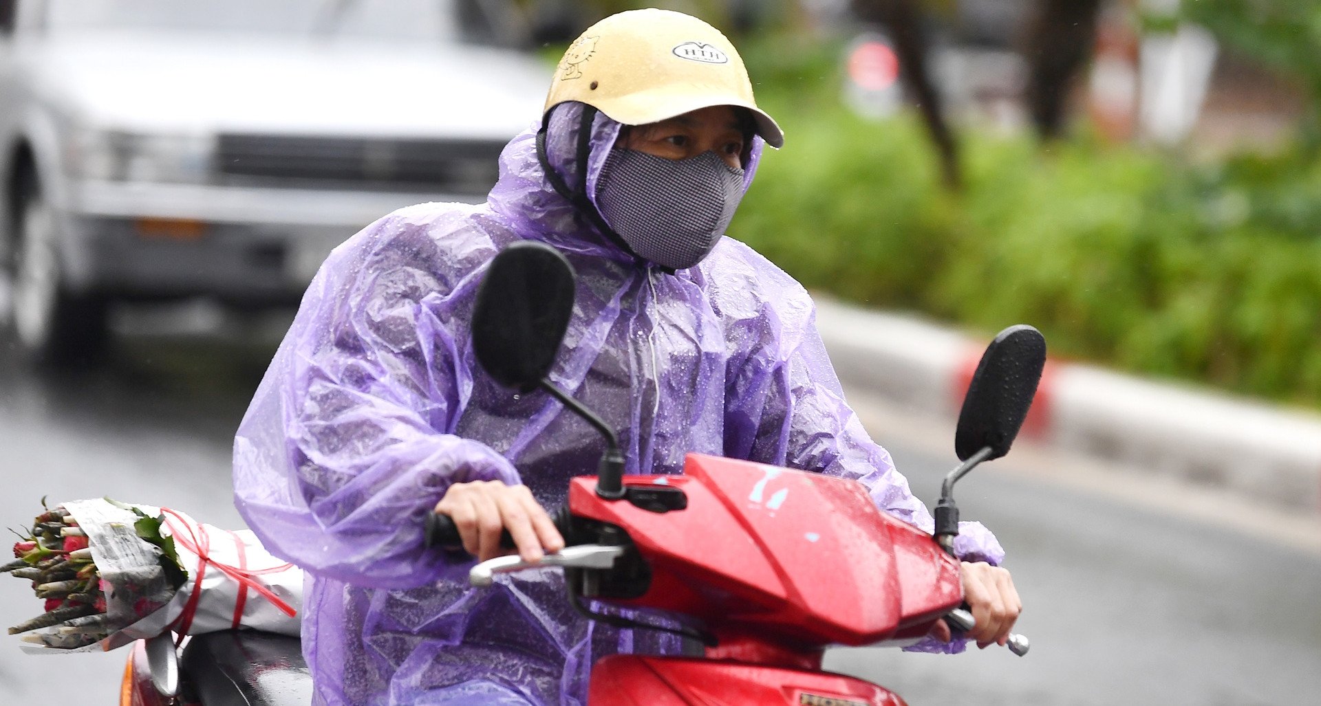 Cold air rushes in, Hanoi rains and is cold, lowest 13 degrees