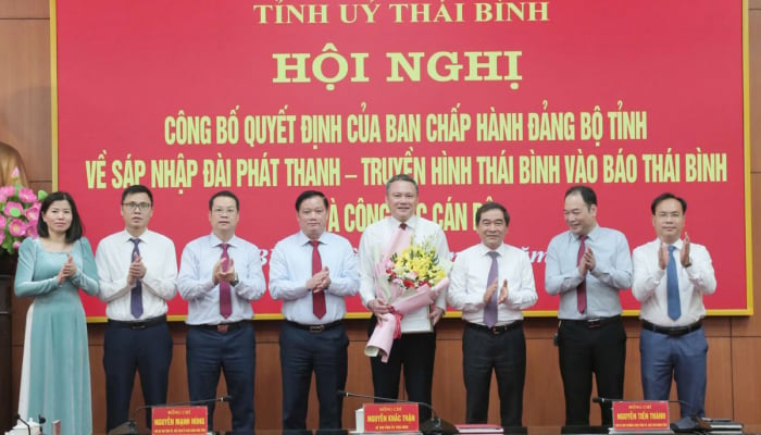 Merging Thai Binh Radio and Television Station into Thai Binh Newspaper