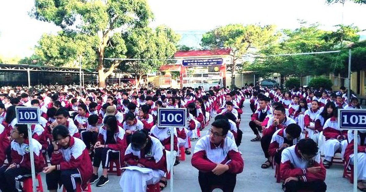 Lam Dong fusionierte die Le Loi High School mit der Don Duong High School