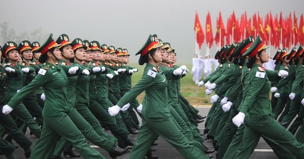 南部解放50周年を祝う合同軍事パレードの画像