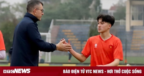 Jugador vietnamita en el extranjero deja huella en la victoria de Vietnam Sub-17