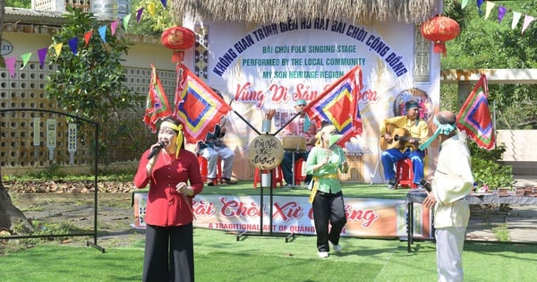 Présentation de la performance du chant Bai Choi au service des touristes au complexe du temple My Son