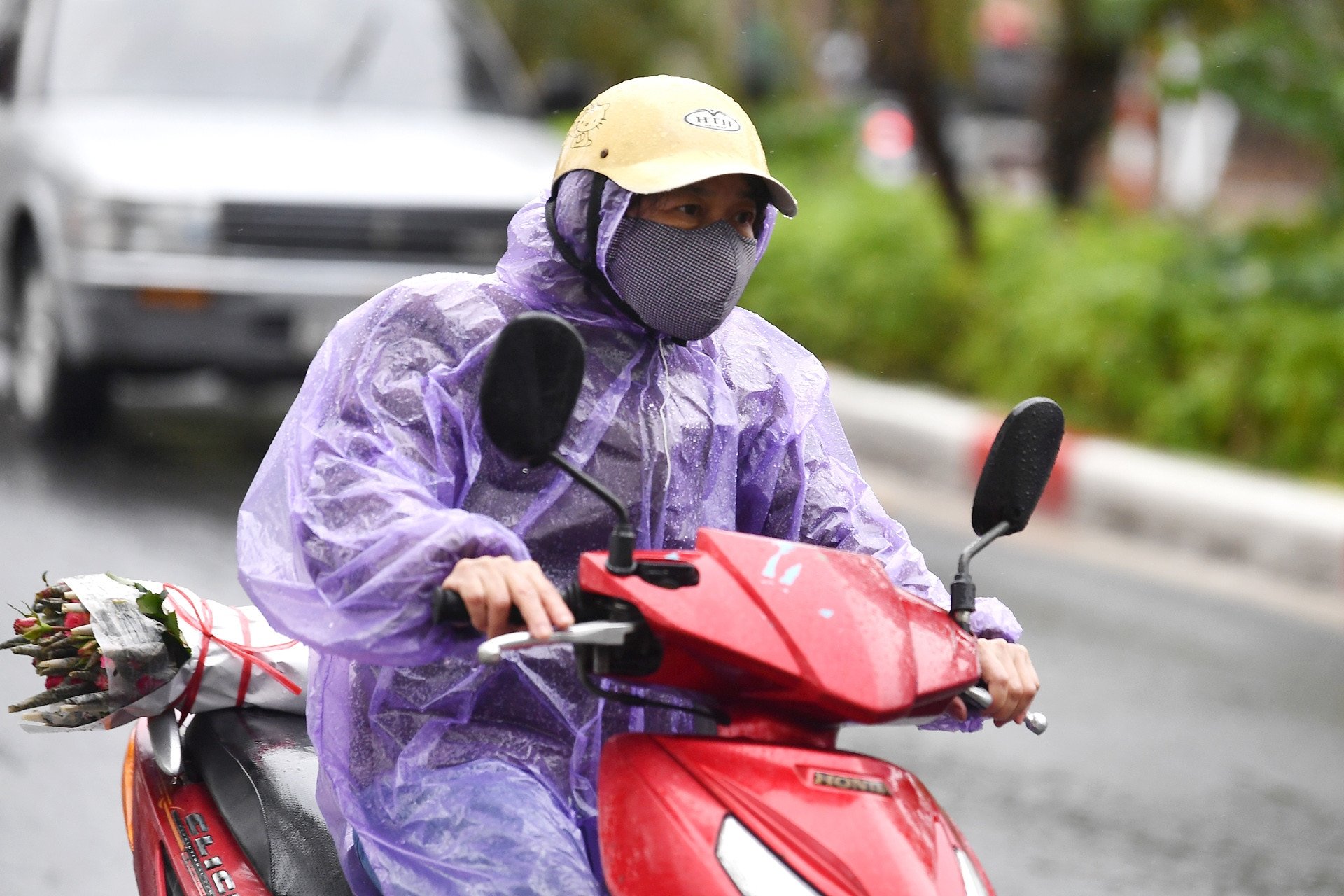 Cold air rushes in, Hanoi rains and is cold, lowest 13 degrees