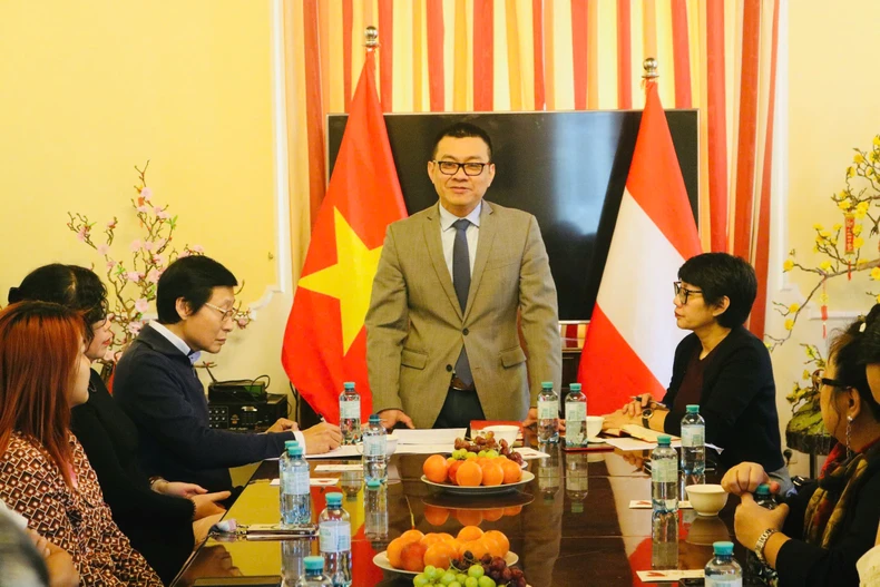 Vietnamese Embassy meets Vietnamese experts and scientists in Austria