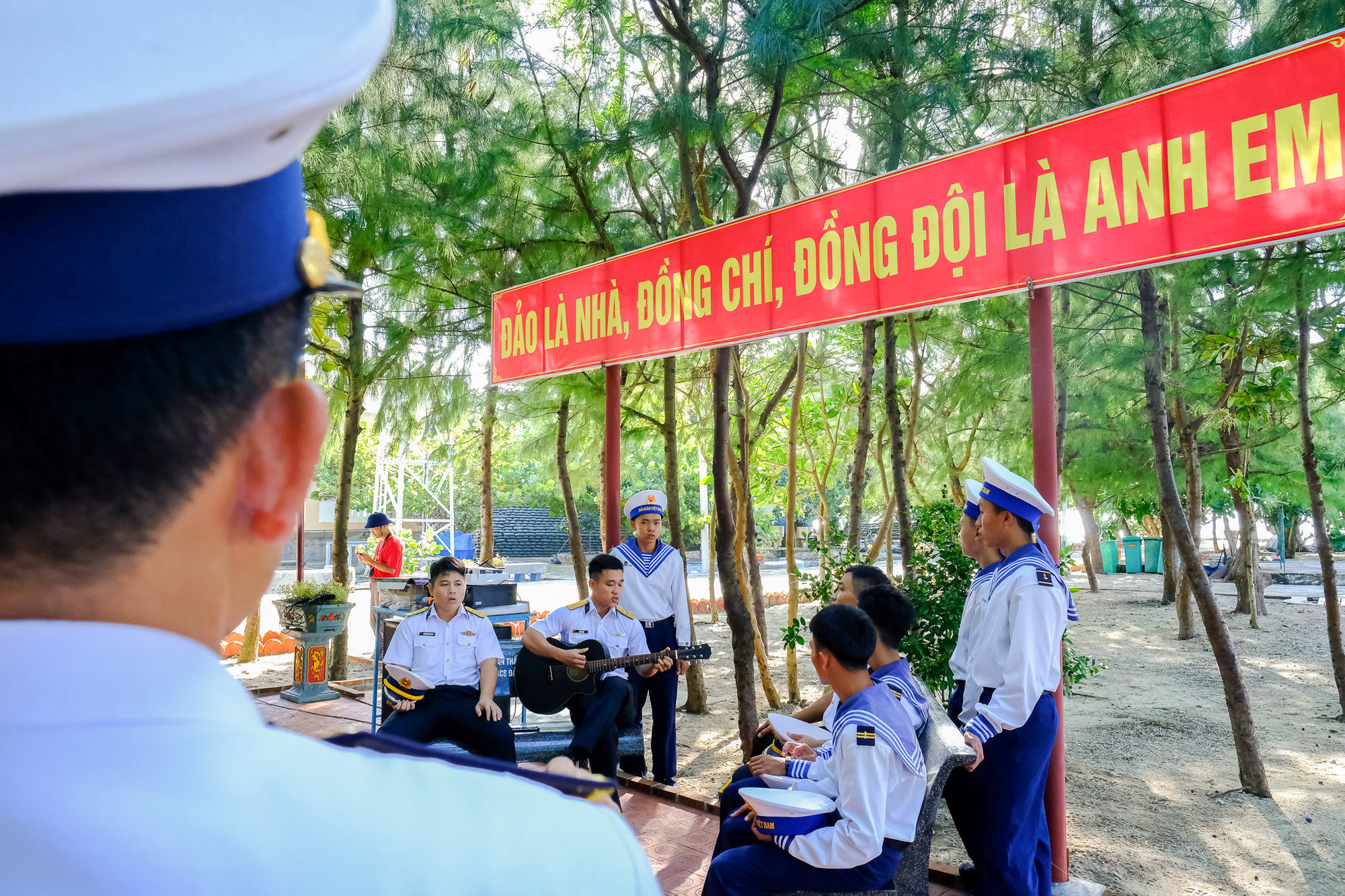 Trưởng thành ở đảo tiền tiêu: Nảy mầm ‘hạt giống đỏ’ giữa biển trời Trường Sa - Ảnh 2.