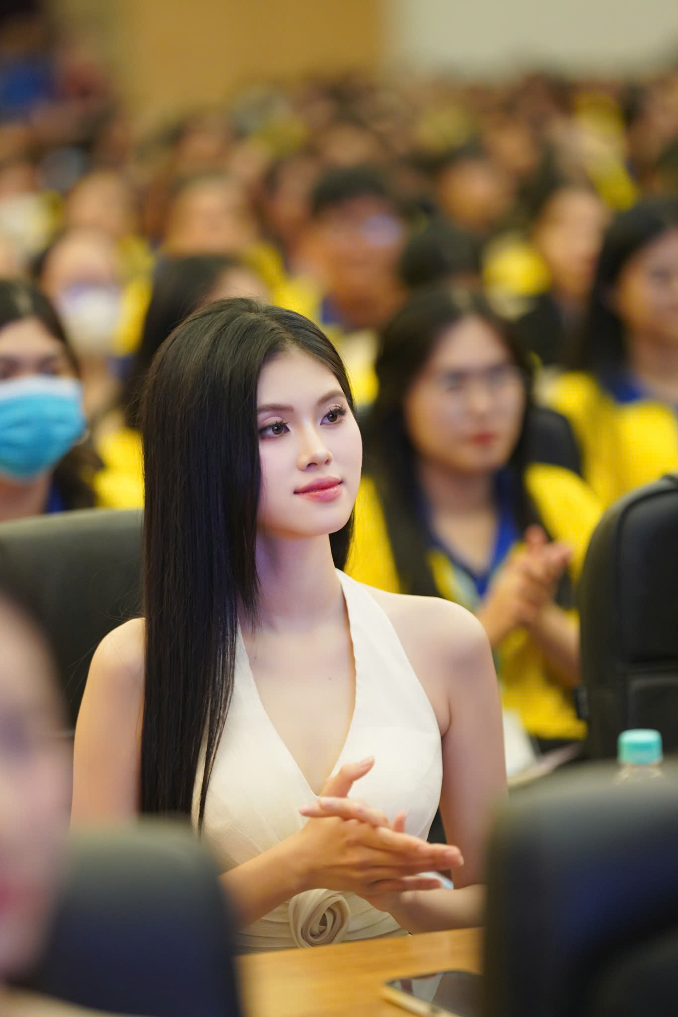 Hundreds of contestants confidently show off their natural beauty at Miss Vietnam photo 23